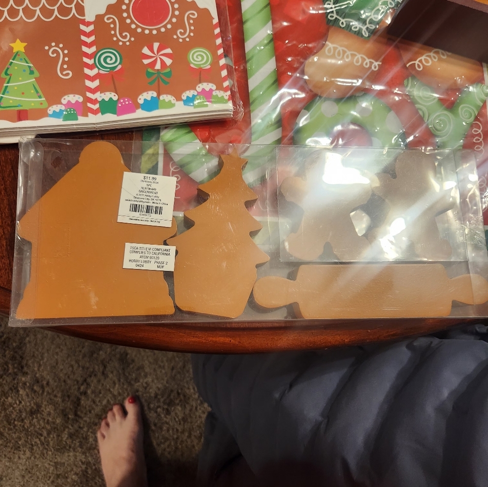 Gingerbread Decor Set - Picture 5 of 11